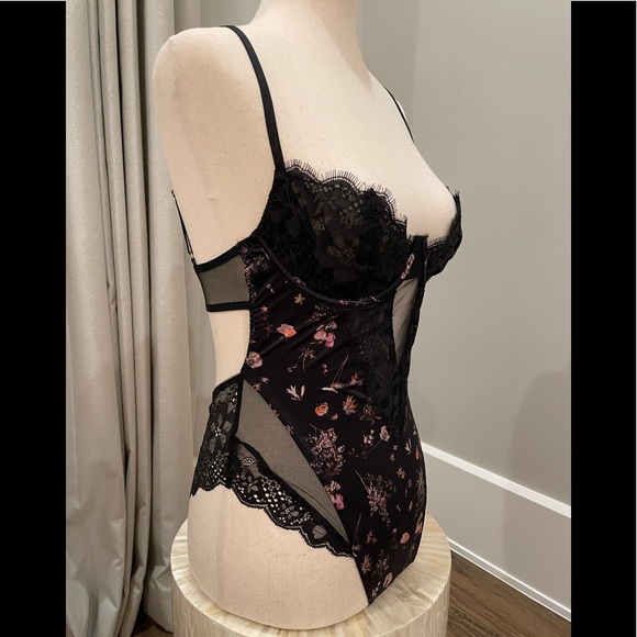 ❤️ EXQUISITE BRAND NEW NEVER WORN GORGEOUS & SEXY VS SATIN FLOWER PRINT TEDDY! 😍 - Picture 2 of 11